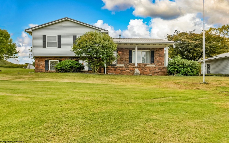 9 Townsend Lane, Morgantown, West Virginia 26508, 3 Bedrooms Bedrooms, 7 Rooms Rooms,1 BathroomBathrooms,Single Family Detached,For Sale,Townsend,10161423