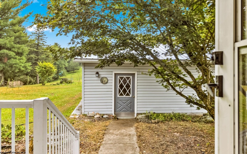 9 Townsend Lane, Morgantown, West Virginia 26508, 3 Bedrooms Bedrooms, 7 Rooms Rooms,1 BathroomBathrooms,Single Family Detached,For Sale,Townsend,10161423