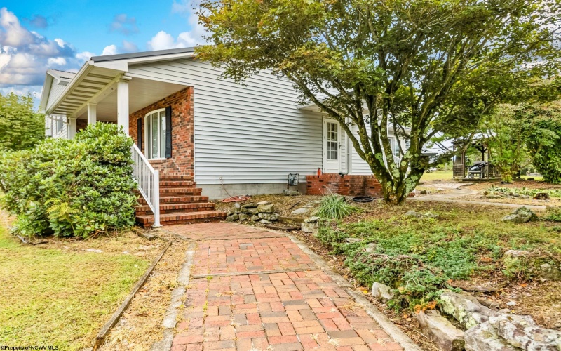 9 Townsend Lane, Morgantown, West Virginia 26508, 3 Bedrooms Bedrooms, 7 Rooms Rooms,1 BathroomBathrooms,Single Family Detached,For Sale,Townsend,10161423