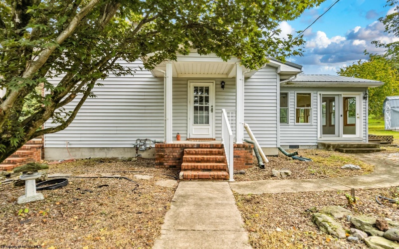 9 Townsend Lane, Morgantown, West Virginia 26508, 3 Bedrooms Bedrooms, 7 Rooms Rooms,1 BathroomBathrooms,Single Family Detached,For Sale,Townsend,10161423