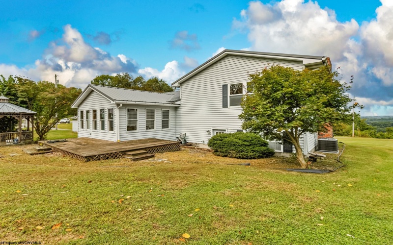 9 Townsend Lane, Morgantown, West Virginia 26508, 3 Bedrooms Bedrooms, 7 Rooms Rooms,1 BathroomBathrooms,Single Family Detached,For Sale,Townsend,10161423