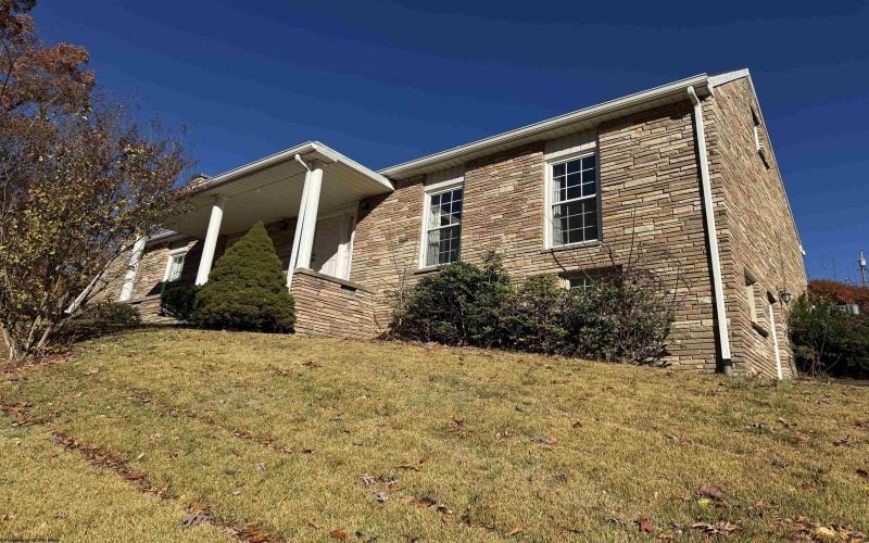 4 Oriole Lane, Fairmont, West Virginia 26554, 4 Bedrooms Bedrooms, 10 Rooms Rooms,3 BathroomsBathrooms,Single Family Detached,For Sale,Oriole,10162795 4 Oriole Lane, Fairmont, West Virginia 26554, 4 Bedrooms Bedrooms, 10 Rooms Rooms,3 BathroomsBathrooms,Single Family Detached,For Sale,Oriole,10162795