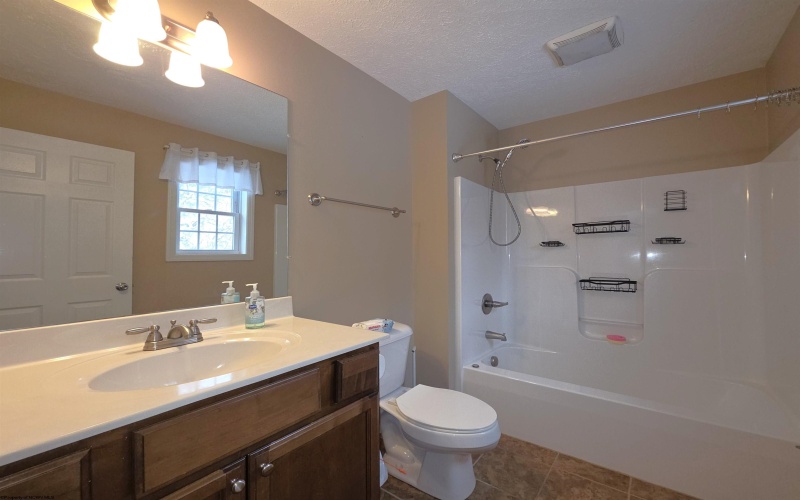 45 Ashbury Lane, Fairmont, West Virginia 26554, 4 Bedrooms Bedrooms, 8 Rooms Rooms,2 BathroomsBathrooms,Single Family Detached,For Sale,Ashbury,10162804