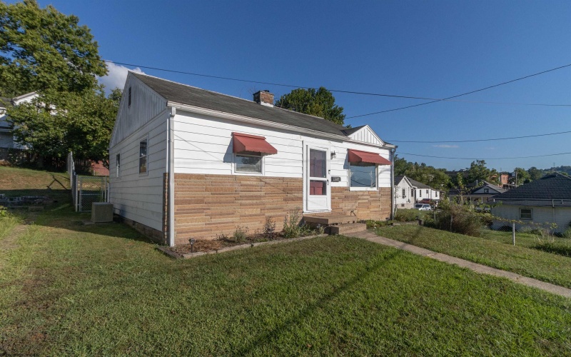 685 Custer Street, Clarksburg, West Virginia 26301, 2 Bedrooms Bedrooms, 4 Rooms Rooms,1 BathroomBathrooms,Single Family Detached,For Sale,Custer,10162812