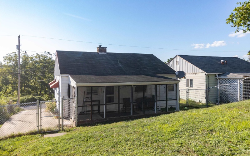 685 Custer Street, Clarksburg, West Virginia 26301, 2 Bedrooms Bedrooms, 4 Rooms Rooms,1 BathroomBathrooms,Single Family Detached,For Sale,Custer,10162812