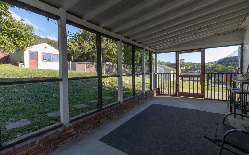 685 Custer Street, Clarksburg, West Virginia 26301, 2 Bedrooms Bedrooms, 4 Rooms Rooms,1 BathroomBathrooms,Single Family Detached,For Sale,Custer,10162812