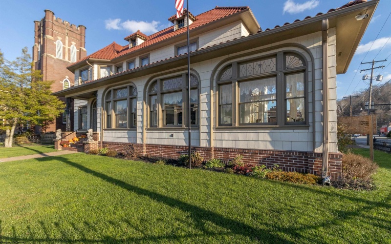 306 Main Avenue, Weston, West Virginia 26452, 4 Bedrooms Bedrooms, 16 Rooms Rooms,2 BathroomsBathrooms,Single Family Detached,For Sale,Main,10162811