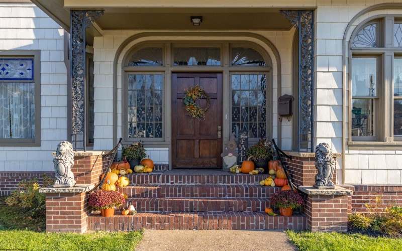 306 Main Avenue, Weston, West Virginia 26452, 4 Bedrooms Bedrooms, 16 Rooms Rooms,2 BathroomsBathrooms,Single Family Detached,For Sale,Main,10162811