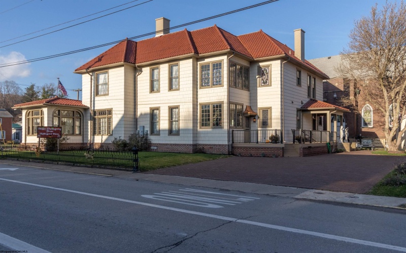 306 Main Avenue, Weston, West Virginia 26452, 4 Bedrooms Bedrooms, 16 Rooms Rooms,2 BathroomsBathrooms,Single Family Detached,For Sale,Main,10162811