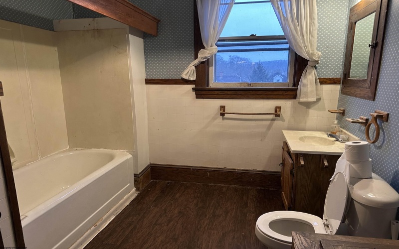 131 7th Street, Weston, West Virginia 26452, 5 Bedrooms Bedrooms, 10 Rooms Rooms,2 BathroomsBathrooms,Single Family Detached,For Sale,7th,10162820