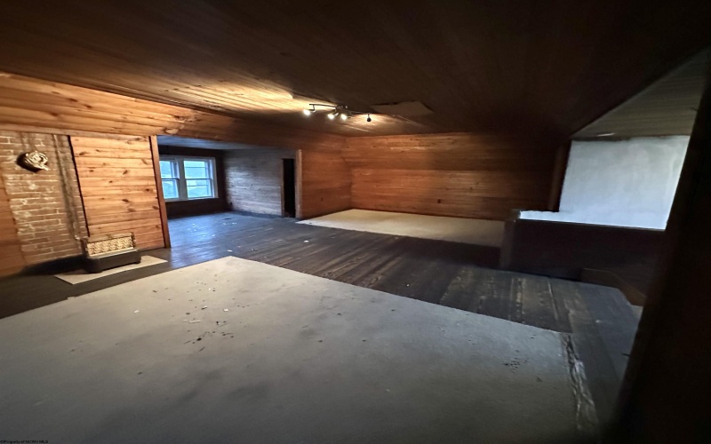 131 7th Street, Weston, West Virginia 26452, 5 Bedrooms Bedrooms, 10 Rooms Rooms,2 BathroomsBathrooms,Single Family Detached,For Sale,7th,10162820