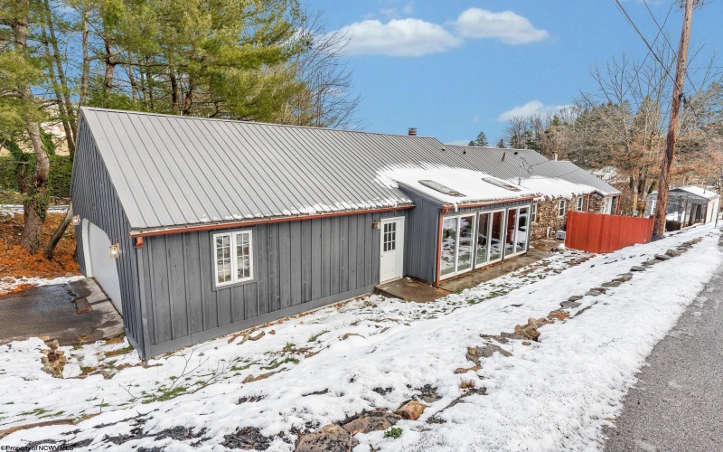 1140 Sunset Drive, Fairmont, West Virginia 26554, 3 Bedrooms Bedrooms, 11 Rooms Rooms,2 BathroomsBathrooms,Single Family Detached,For Sale,Sunset,10162831