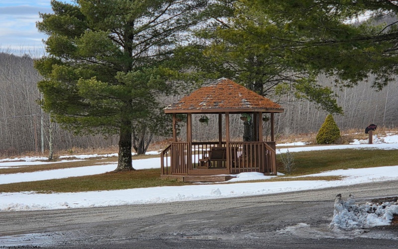 16 Grizzly Way, Davis, West Virginia 26260-0000, 1 Bedroom Bedrooms, 2 Rooms Rooms,1 BathroomBathrooms,Single Family Attached,For Sale,Grizzly,10162823