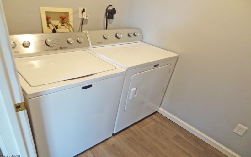 1002 Bakers Ridge Road, Morgantown, West Virginia 26508, 3 Bedrooms Bedrooms, 7 Rooms Rooms,2 BathroomsBathrooms,Residential Rentals,For Rent,Bakers Ridge,10162824