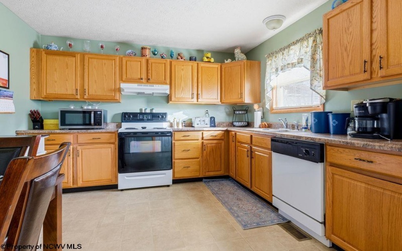 1805 23rd Street, Clarksburg, West Virginia 26301-1530, 3 Bedrooms Bedrooms, 5 Rooms Rooms,2 BathroomsBathrooms,Single Family Detached,For Sale,23rd,10162828