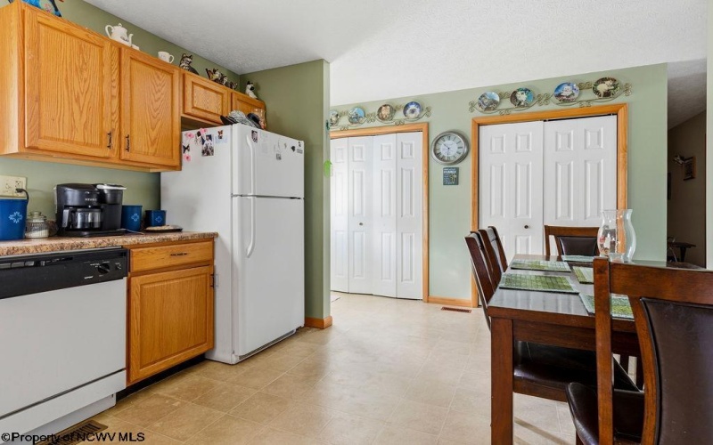 1805 23rd Street, Clarksburg, West Virginia 26301-1530, 3 Bedrooms Bedrooms, 5 Rooms Rooms,2 BathroomsBathrooms,Single Family Detached,For Sale,23rd,10162828