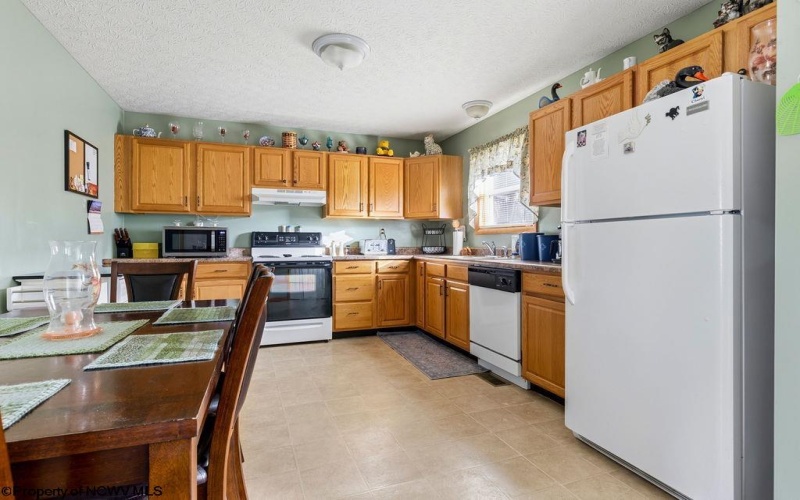 1805 23rd Street, Clarksburg, West Virginia 26301-1530, 3 Bedrooms Bedrooms, 5 Rooms Rooms,2 BathroomsBathrooms,Single Family Detached,For Sale,23rd,10162828