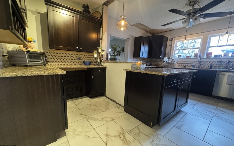 815 Fourth Street, Fairmont, West Virginia 26554, 5 Bedrooms Bedrooms, 10 Rooms Rooms,3 BathroomsBathrooms,Single Family Detached,For Sale,Fourth,10162836