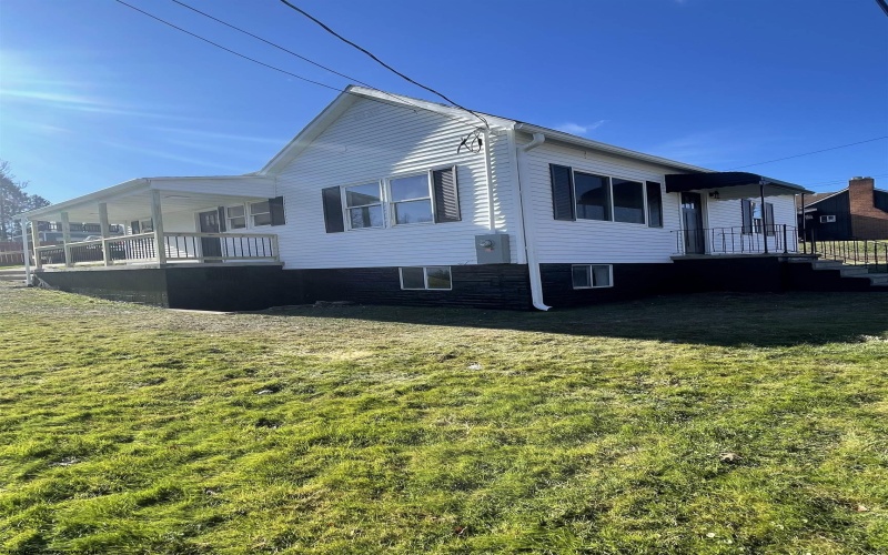 130 Hunsaker Street, Fairmont, West Virginia 26554, 3 Bedrooms Bedrooms, 6 Rooms Rooms,1 BathroomBathrooms,Single Family Detached,For Sale,Hunsaker,10162841