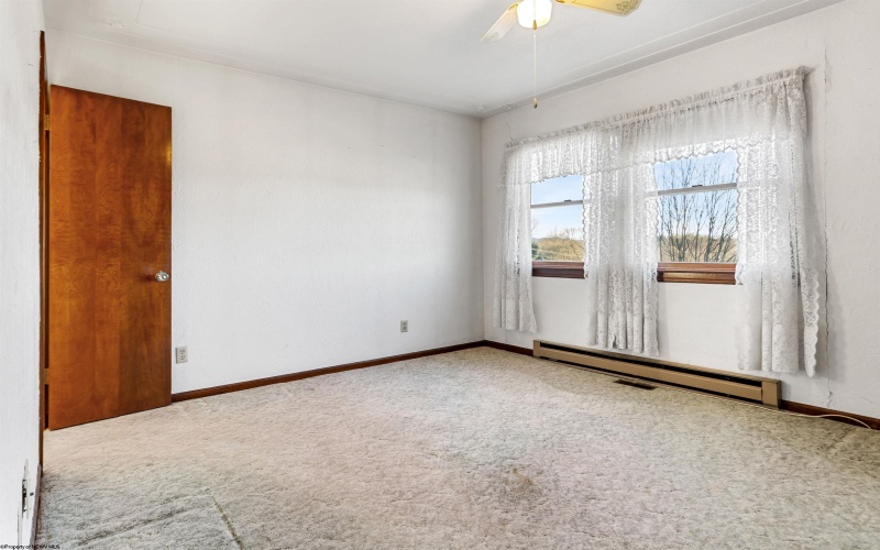 3339 Fairmont Avenue, Fairmont, West Virginia 26554, 4 Bedrooms Bedrooms, 10 Rooms Rooms,2 BathroomsBathrooms,Single Family Detached,For Sale,Fairmont,10162852