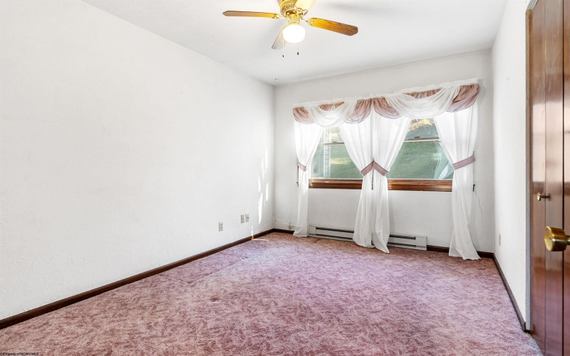 3339 Fairmont Avenue, Fairmont, West Virginia 26554, 4 Bedrooms Bedrooms, 10 Rooms Rooms,2 BathroomsBathrooms,Single Family Detached,For Sale,Fairmont,10162852