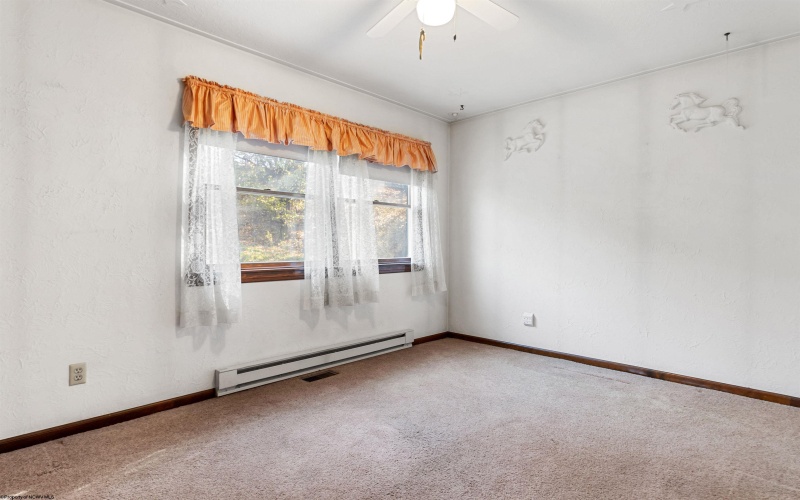 3339 Fairmont Avenue, Fairmont, West Virginia 26554, 4 Bedrooms Bedrooms, 10 Rooms Rooms,2 BathroomsBathrooms,Single Family Detached,For Sale,Fairmont,10162852