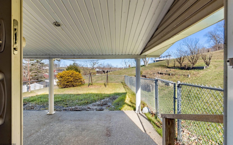 3339 Fairmont Avenue, Fairmont, West Virginia 26554, 4 Bedrooms Bedrooms, 10 Rooms Rooms,2 BathroomsBathrooms,Single Family Detached,For Sale,Fairmont,10162852