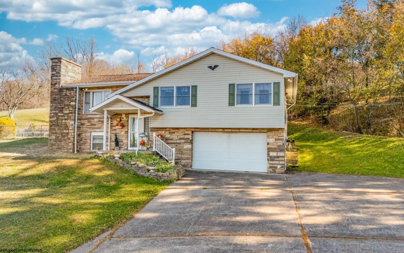 3339 Fairmont Avenue, Fairmont, West Virginia 26554, 4 Bedrooms Bedrooms, 10 Rooms Rooms,2 BathroomsBathrooms,Single Family Detached,For Sale,Fairmont,10162852