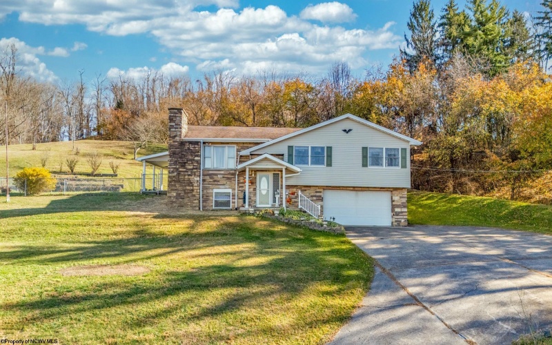 3339 Fairmont Avenue, Fairmont, West Virginia 26554, 4 Bedrooms Bedrooms, 10 Rooms Rooms,2 BathroomsBathrooms,Single Family Detached,For Sale,Fairmont,10162852