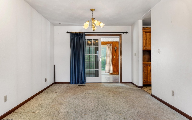 3339 Fairmont Avenue, Fairmont, West Virginia 26554, 4 Bedrooms Bedrooms, 10 Rooms Rooms,2 BathroomsBathrooms,Single Family Detached,For Sale,Fairmont,10162852