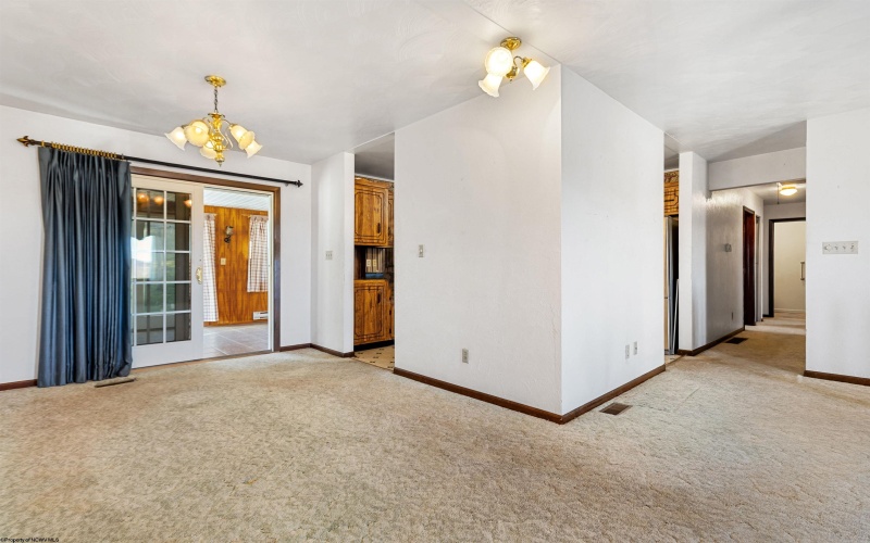 3339 Fairmont Avenue, Fairmont, West Virginia 26554, 4 Bedrooms Bedrooms, 10 Rooms Rooms,2 BathroomsBathrooms,Single Family Detached,For Sale,Fairmont,10162852