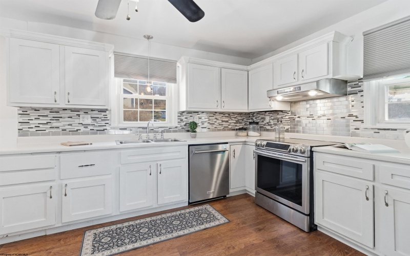 1425 Pleasant Valley Road, Fairmont, West Virginia 26554, 3 Bedrooms Bedrooms, 7 Rooms Rooms,2 BathroomsBathrooms,Single Family Detached,For Sale,Pleasant Valley,10162850