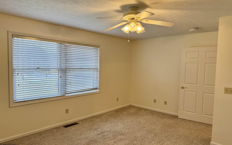 410 Pineview Drive, Thomas, West Virginia 26292-8018, 2 Bedrooms Bedrooms, 7 Rooms Rooms,2 BathroomsBathrooms,Single Family Attached,For Sale,Pineview,10162866