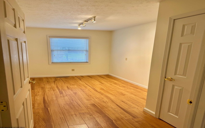 410 Pineview Drive, Thomas, West Virginia 26292-8018, 2 Bedrooms Bedrooms, 7 Rooms Rooms,2 BathroomsBathrooms,Single Family Attached,For Sale,Pineview,10162866