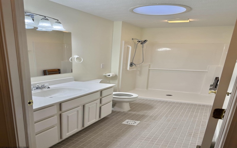 410 Pineview Drive, Thomas, West Virginia 26292-8018, 2 Bedrooms Bedrooms, 7 Rooms Rooms,2 BathroomsBathrooms,Single Family Attached,For Sale,Pineview,10162866