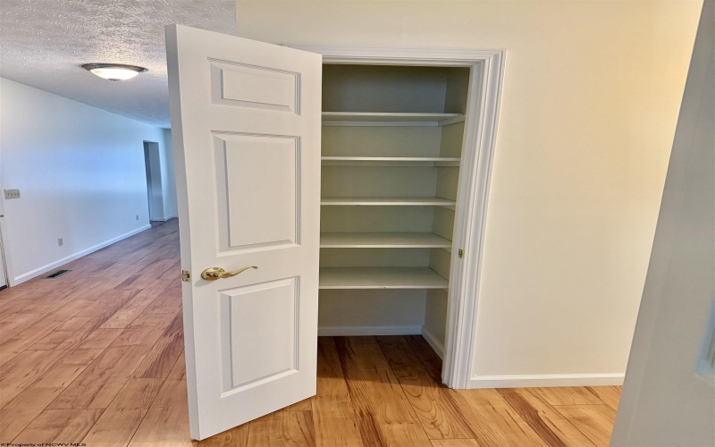 410 Pineview Drive, Thomas, West Virginia 26292-8018, 2 Bedrooms Bedrooms, 7 Rooms Rooms,2 BathroomsBathrooms,Single Family Attached,For Sale,Pineview,10162866