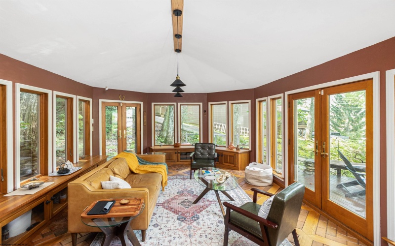 1430 Lake Floyd Circle, Bristol, West Virginia 26426, 3 Bedrooms Bedrooms, 6 Rooms Rooms,2 BathroomsBathrooms,Single Family Detached,For Sale,Lake Floyd,10162870