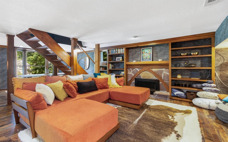 1430 Lake Floyd Circle, Bristol, West Virginia 26426, 3 Bedrooms Bedrooms, 6 Rooms Rooms,2 BathroomsBathrooms,Single Family Detached,For Sale,Lake Floyd,10162870