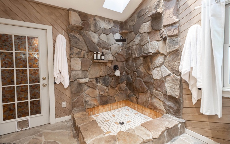 1430 Lake Floyd Circle, Bristol, West Virginia 26426, 3 Bedrooms Bedrooms, 6 Rooms Rooms,2 BathroomsBathrooms,Single Family Detached,For Sale,Lake Floyd,10162870