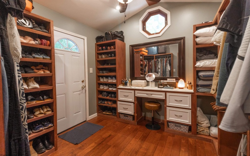 1430 Lake Floyd Circle, Bristol, West Virginia 26426, 3 Bedrooms Bedrooms, 6 Rooms Rooms,2 BathroomsBathrooms,Single Family Detached,For Sale,Lake Floyd,10162870