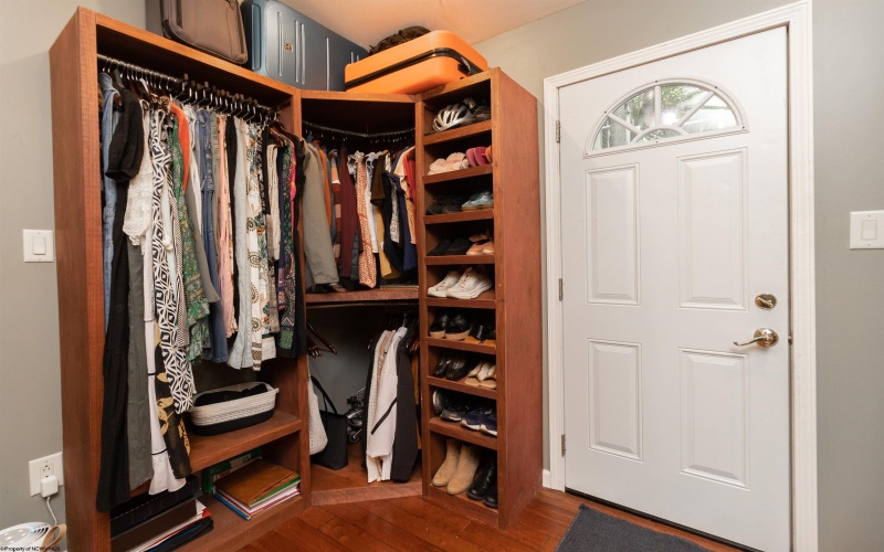 1430 Lake Floyd Circle, Bristol, West Virginia 26426, 3 Bedrooms Bedrooms, 6 Rooms Rooms,2 BathroomsBathrooms,Single Family Detached,For Sale,Lake Floyd,10162870