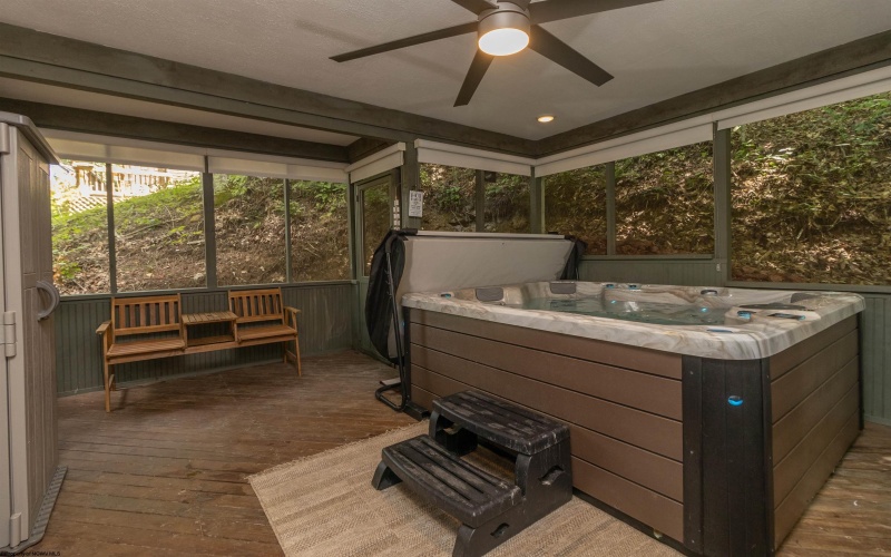 1430 Lake Floyd Circle, Bristol, West Virginia 26426, 3 Bedrooms Bedrooms, 6 Rooms Rooms,2 BathroomsBathrooms,Single Family Detached,For Sale,Lake Floyd,10162870