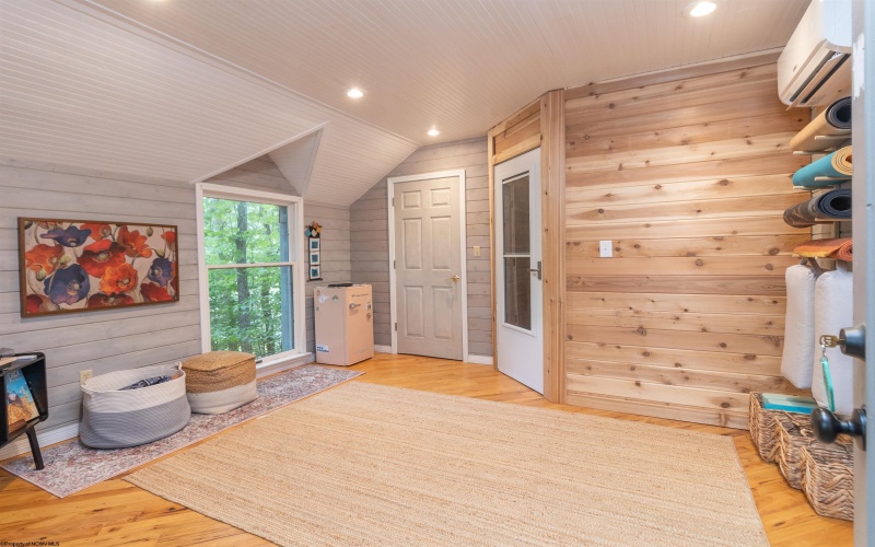 1430 Lake Floyd Circle, Bristol, West Virginia 26426, 3 Bedrooms Bedrooms, 6 Rooms Rooms,2 BathroomsBathrooms,Single Family Detached,For Sale,Lake Floyd,10162870