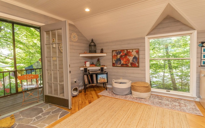 1430 Lake Floyd Circle, Bristol, West Virginia 26426, 3 Bedrooms Bedrooms, 6 Rooms Rooms,2 BathroomsBathrooms,Single Family Detached,For Sale,Lake Floyd,10162870