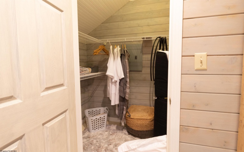 1430 Lake Floyd Circle, Bristol, West Virginia 26426, 3 Bedrooms Bedrooms, 6 Rooms Rooms,2 BathroomsBathrooms,Single Family Detached,For Sale,Lake Floyd,10162870