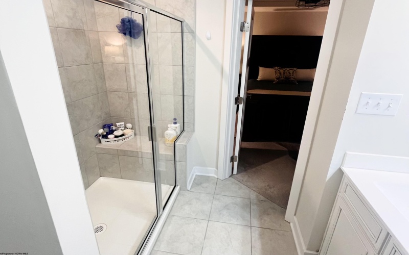 231 Stonehurst Drive, Morgantown, West Virginia 26501, 4 Bedrooms Bedrooms, 5 Rooms Rooms,2 BathroomsBathrooms,Single Family Attached,For Sale,Stonehurst,10162871