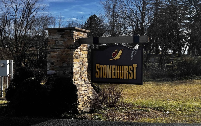 231 Stonehurst Drive, Morgantown, West Virginia 26501, 4 Bedrooms Bedrooms, 5 Rooms Rooms,2 BathroomsBathrooms,Single Family Attached,For Sale,Stonehurst,10162871