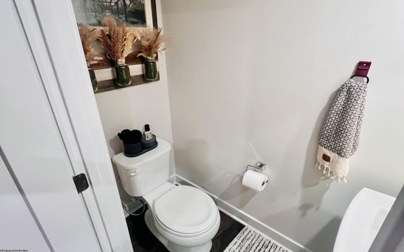 231 Stonehurst Drive, Morgantown, West Virginia 26501, 4 Bedrooms Bedrooms, 5 Rooms Rooms,2 BathroomsBathrooms,Single Family Attached,For Sale,Stonehurst,10162871