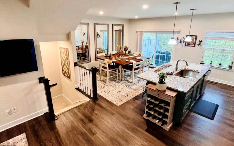 231 Stonehurst Drive, Morgantown, West Virginia 26501, 4 Bedrooms Bedrooms, 5 Rooms Rooms,2 BathroomsBathrooms,Single Family Attached,For Sale,Stonehurst,10162871