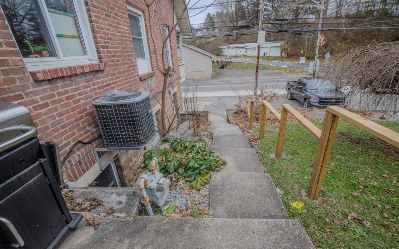 13 Dunkard Avenue, Morgantown, West Virginia 26501, ,Multi-unit/income,For Sale,Dunkard,10162884